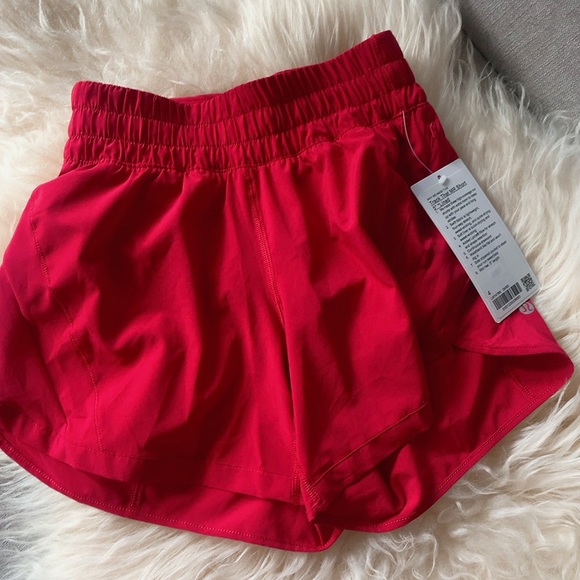 *Sold* Mid-Rise 5’’ Track That Lined Shorts - Picture 2 of 4